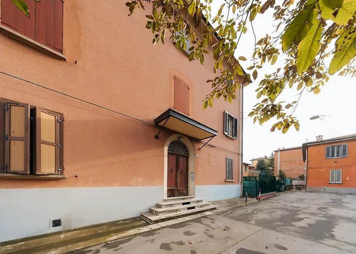 New Pisano House - Free Parking, Bologna